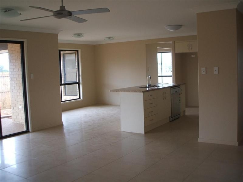 33 Broadhurst Drive, Gracemere QLD 4702