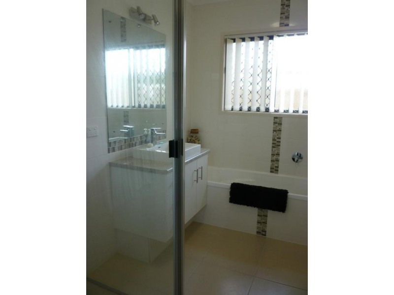 25 Tawarra Crescent, Gracemere QLD 4702