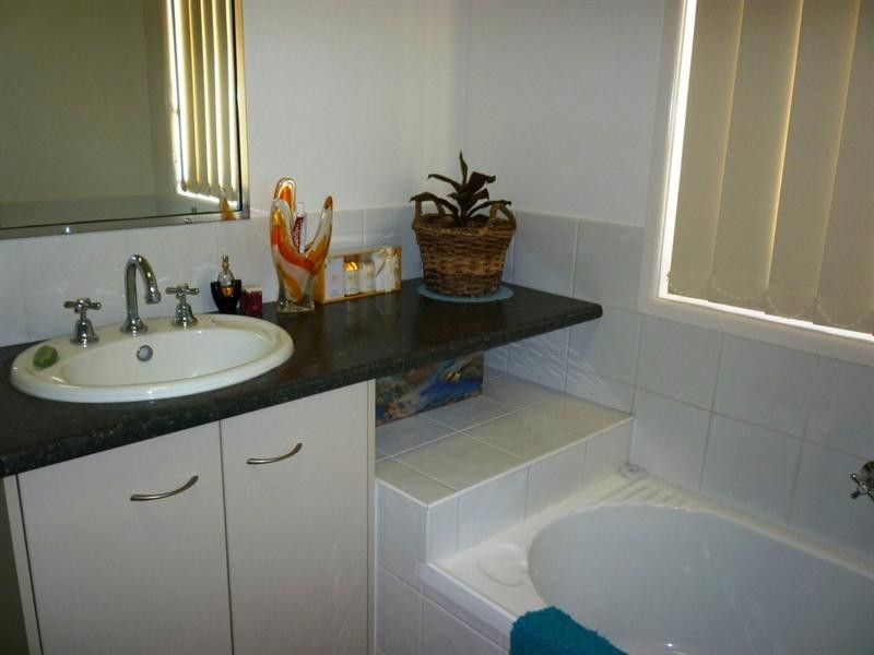 18 Jamie Street, Gracemere QLD 4702