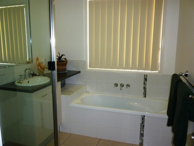 18 Jamie Street, Gracemere QLD 4702