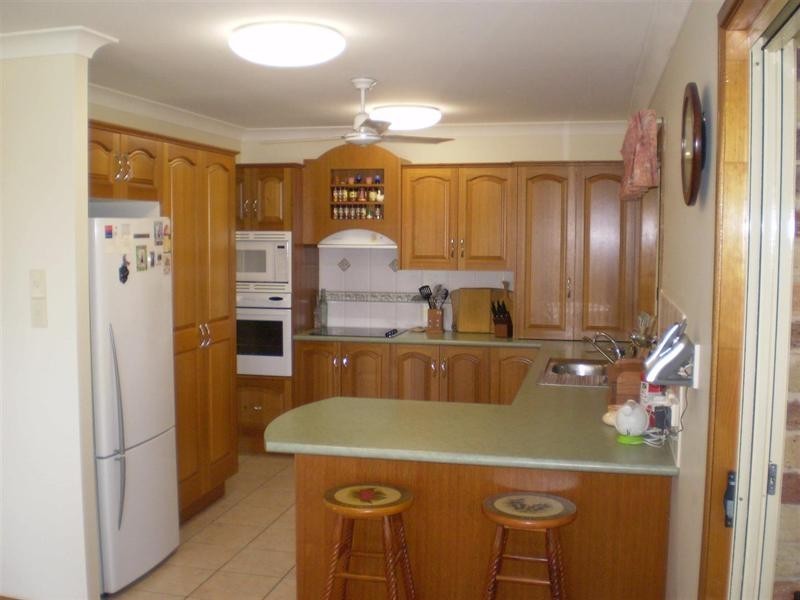 32 Rayner Road, Alton Downs QLD 4702