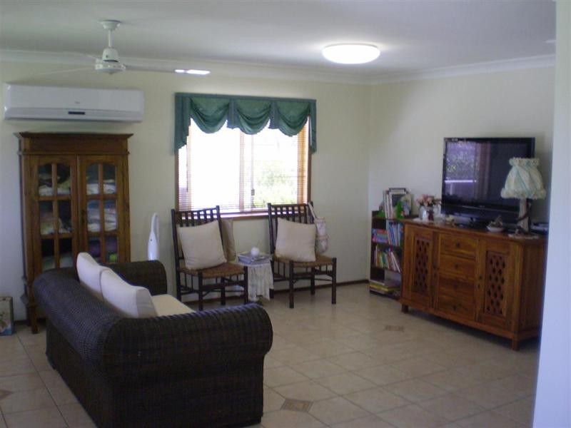 32 Rayner Road, Alton Downs QLD 4702