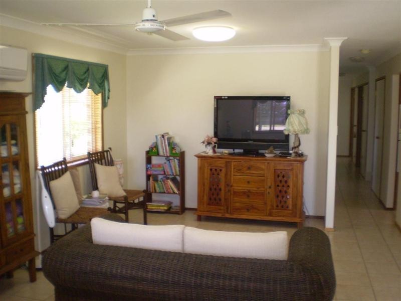 32 Rayner Road, Alton Downs QLD 4702