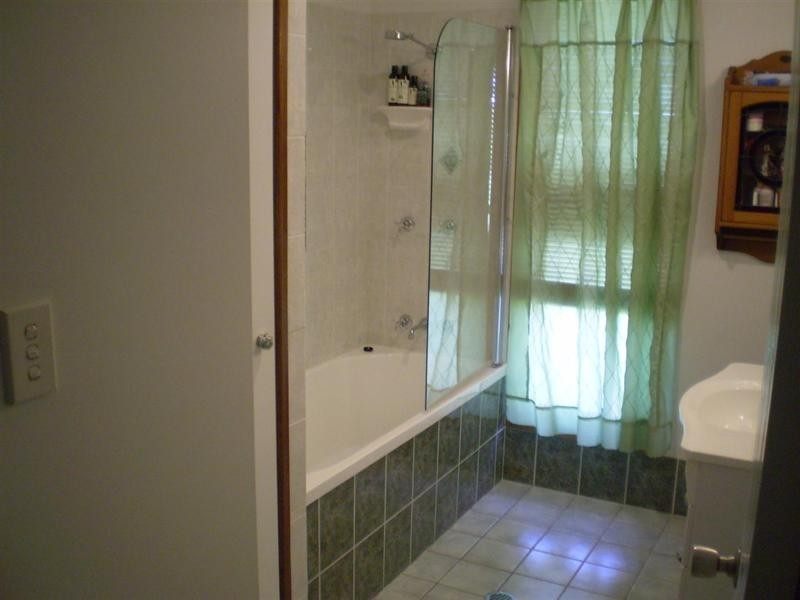 32 Rayner Road, Alton Downs QLD 4702