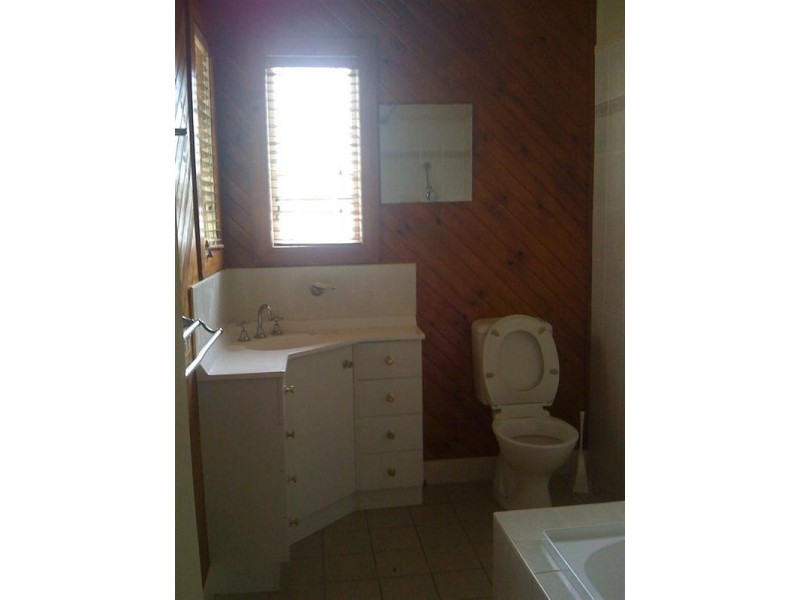 2 John Street, Gracemere QLD 4702