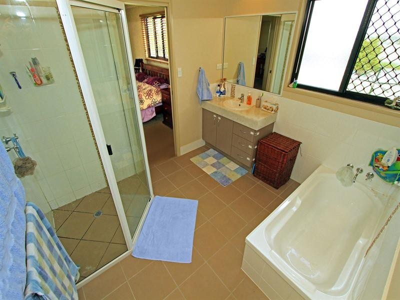 119 McKenzie Road, Alton Downs QLD 4702