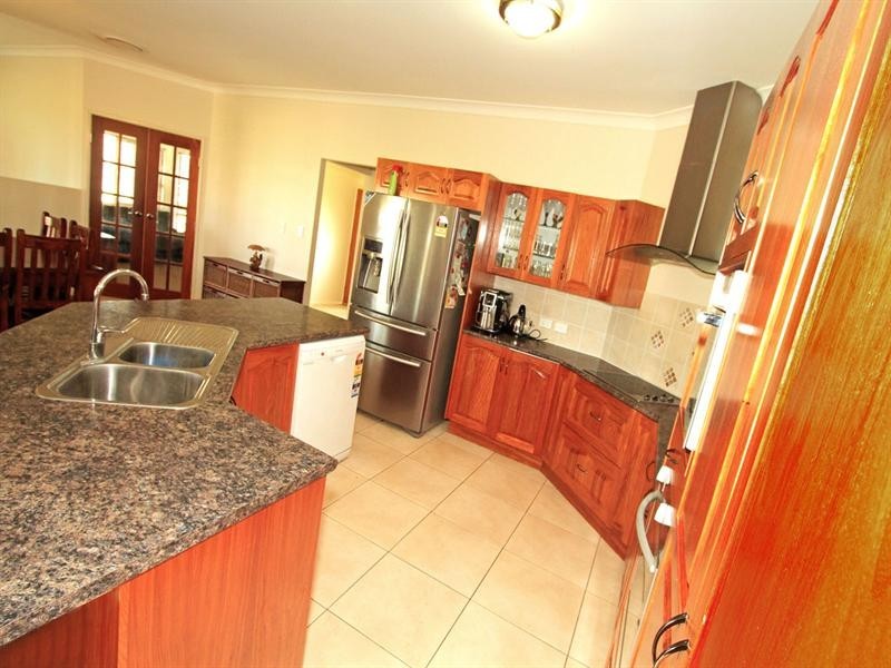 86 Elizabeth Street, Gracemere QLD 4702