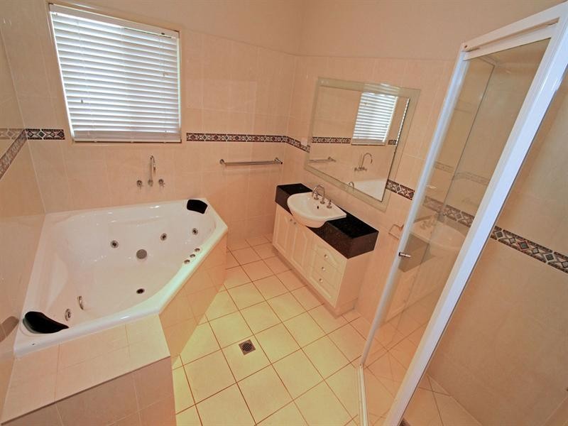 86 Elizabeth Street, Gracemere QLD 4702