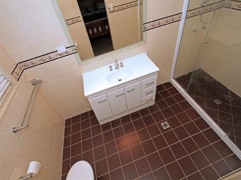 86 Elizabeth Street, Gracemere QLD 4702