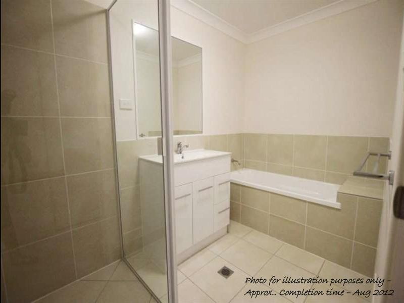 Unit 2/4 Mallet Close, Gracemere QLD 4702