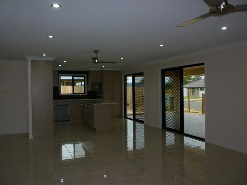 2 Thomas Street, Gracemere QLD 4702