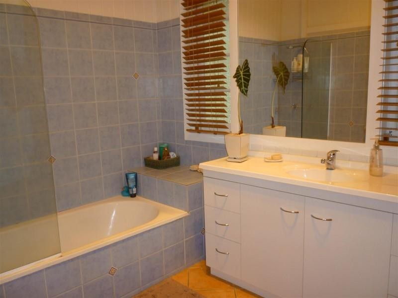 6 Kellow Street, The Range QLD 4700