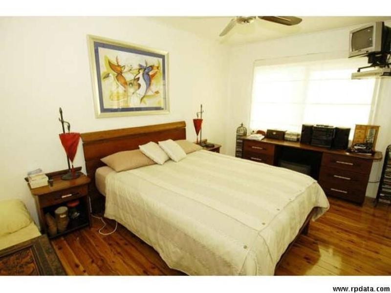 32 Alicia Street, Southport QLD 4215