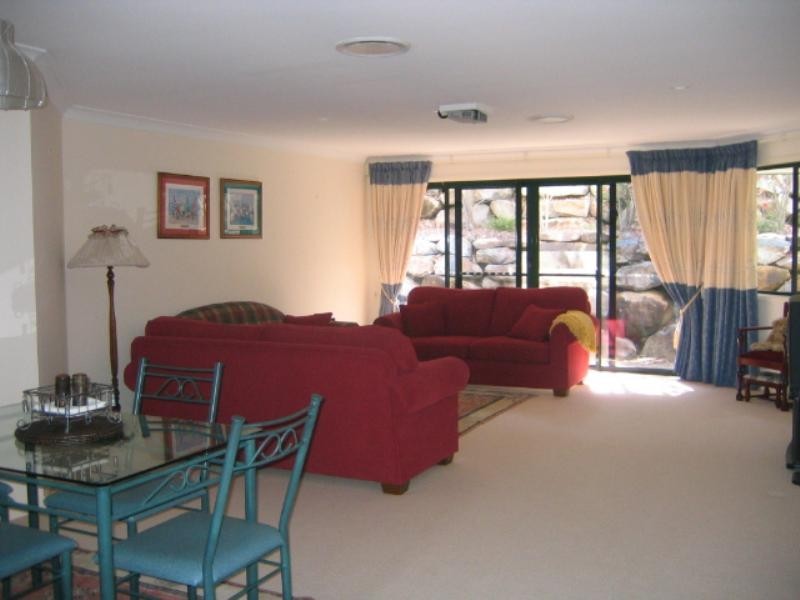 9 Penrhyn Street, Pacific Pines QLD 4211