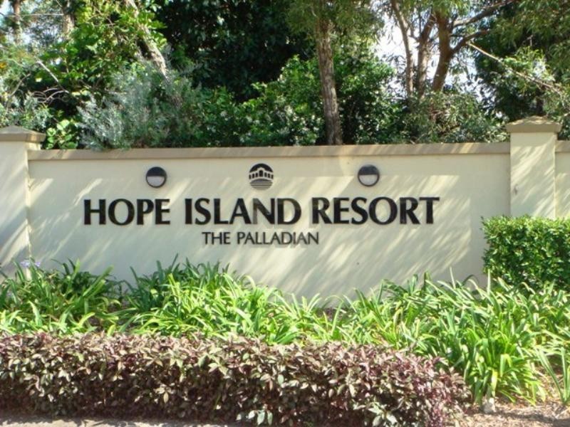 3255 The Palladian Drive, Hope Island QLD 4212