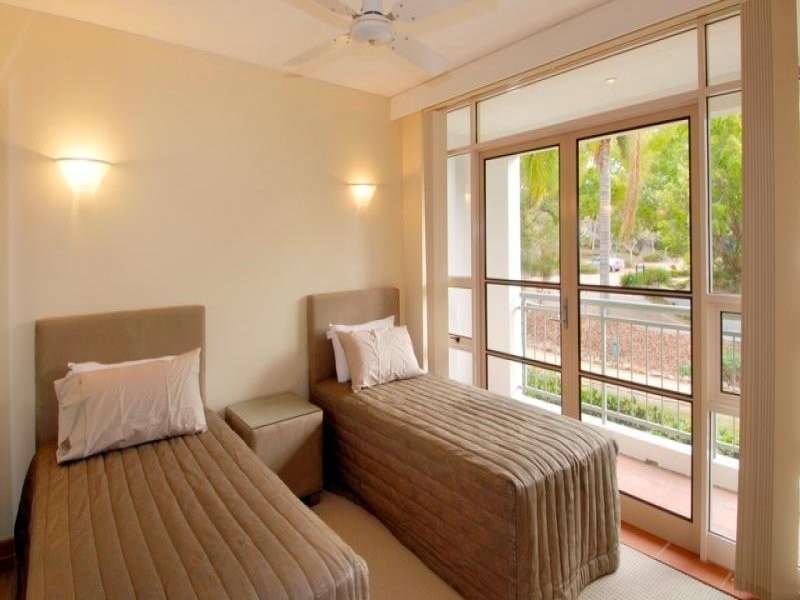 76 Chichester Drive, Arundel QLD 4214