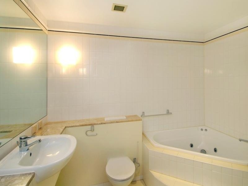 76 Chichester Drive, Arundel QLD 4214