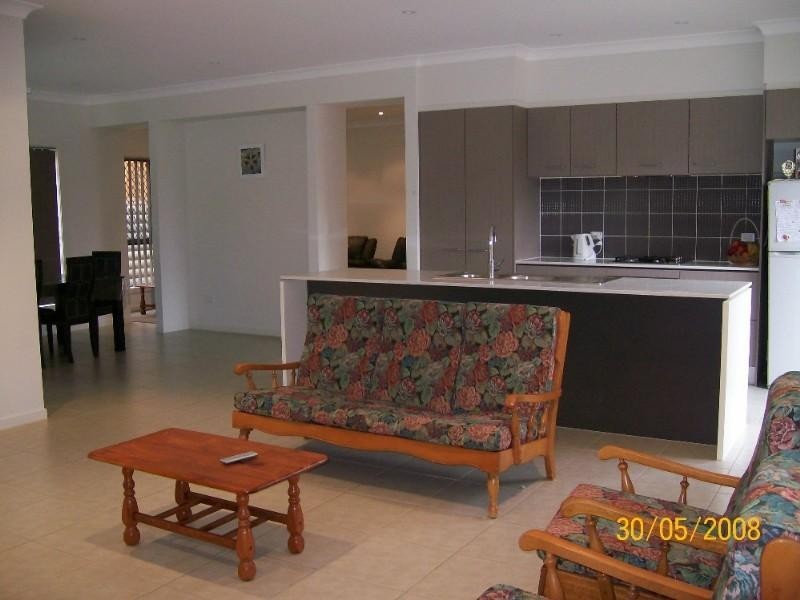 44 Stringybark Drive, Molendinar QLD 4214