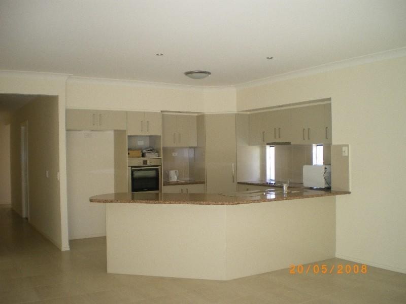 1 Selsey Court, Arundel QLD 4214