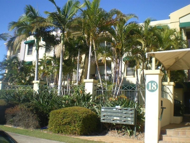 8/18 Jennifer Avenue, Runaway Bay QLD 4216