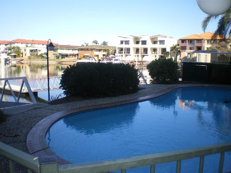 8/18 Jennifer Avenue, Runaway Bay QLD 4216