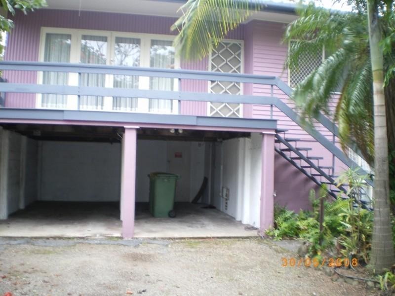 18 Hollywell Drive, Biggera Waters QLD 4216