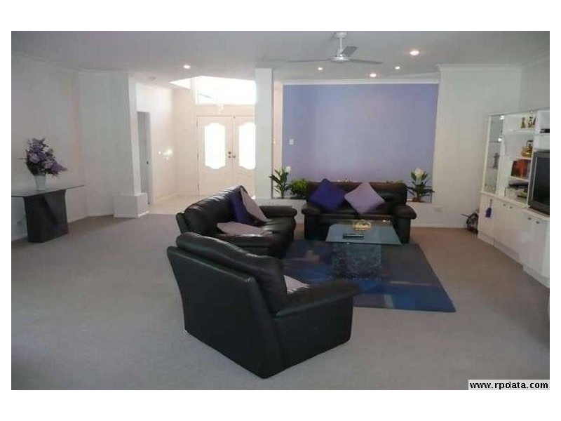 1 Arun Drive, Arundel QLD 4214