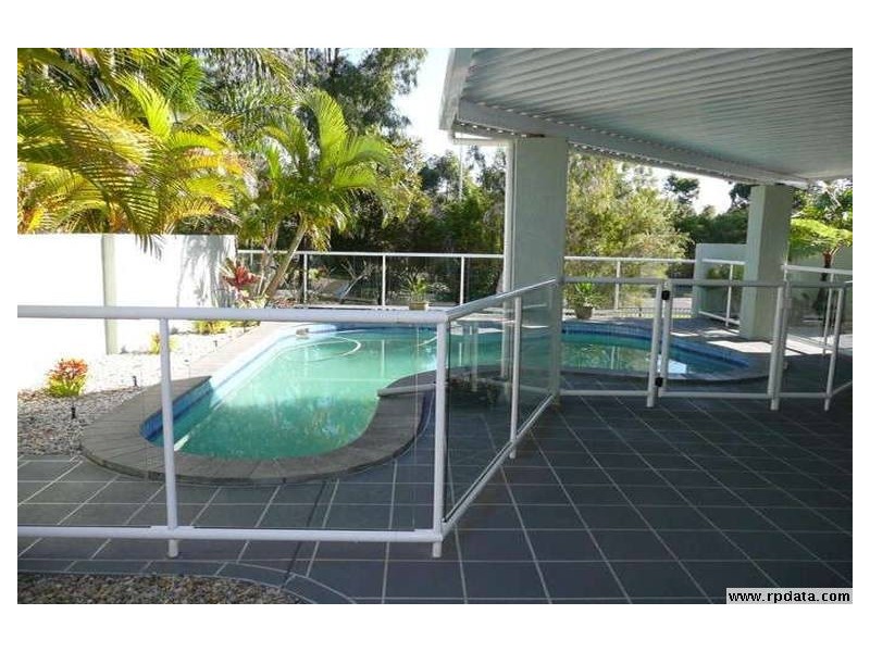 1 Arun Drive, Arundel QLD 4214