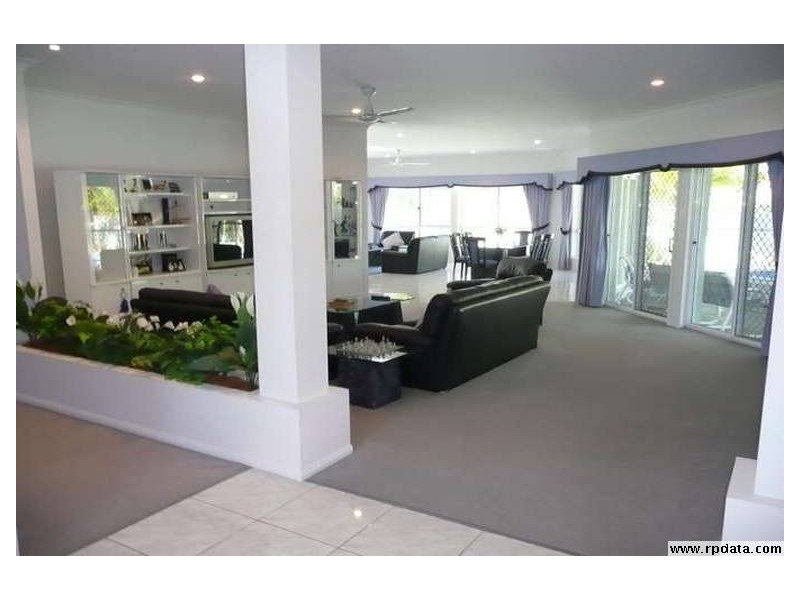 1 Arun Drive, Arundel QLD 4214