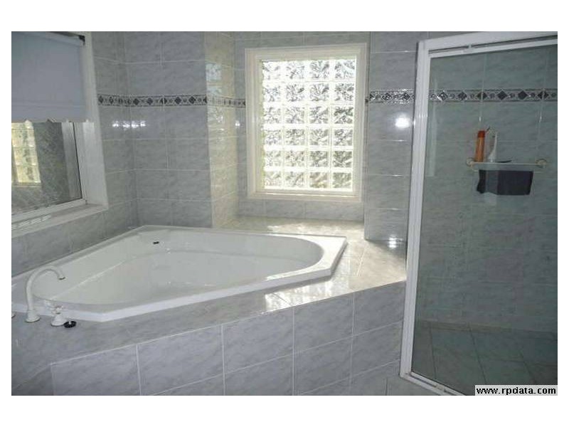 1 Arun Drive, Arundel QLD 4214