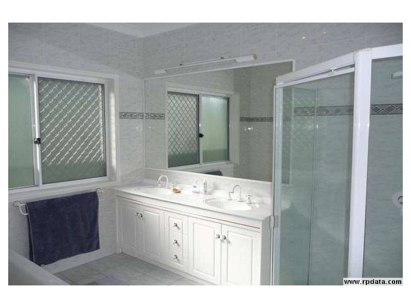 1 Arun Drive, Arundel QLD 4214