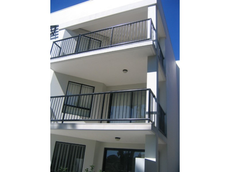 17/15 Lloyd Street, Southport QLD 4215