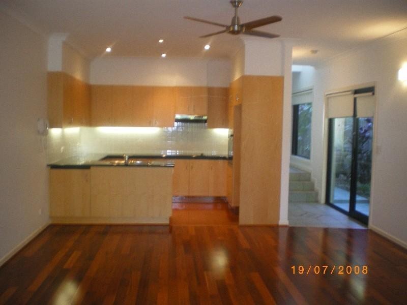 1/12 Billington Street, Labrador QLD 4215