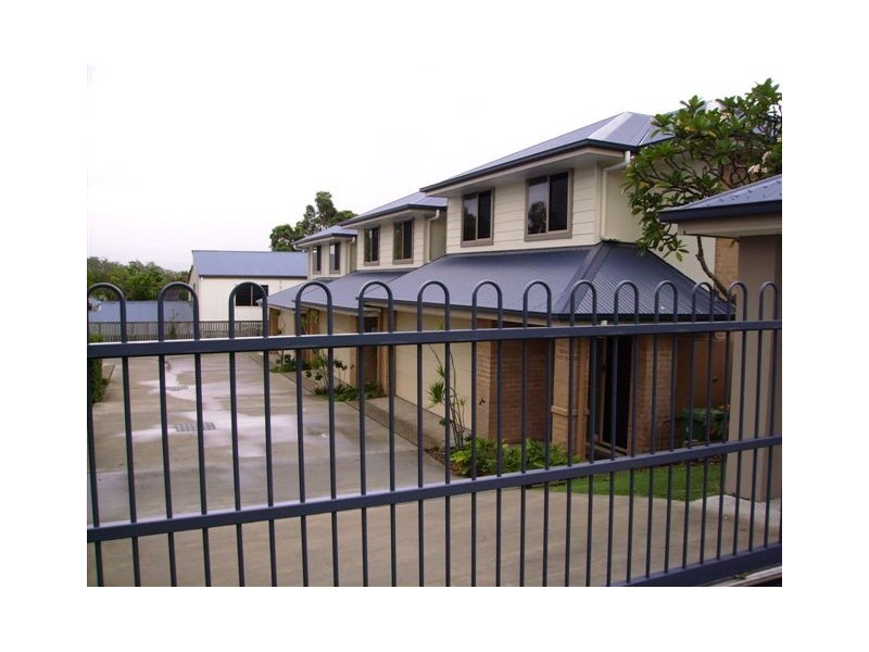 2/15 Harley Street, Labrador QLD 4215