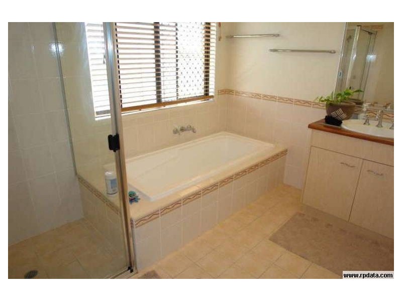 4 Goodwood Way, Arundel QLD 4214