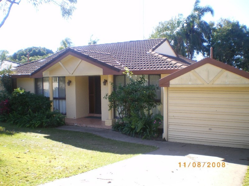 19 Dunkeith Avenue, Benowa QLD 4217