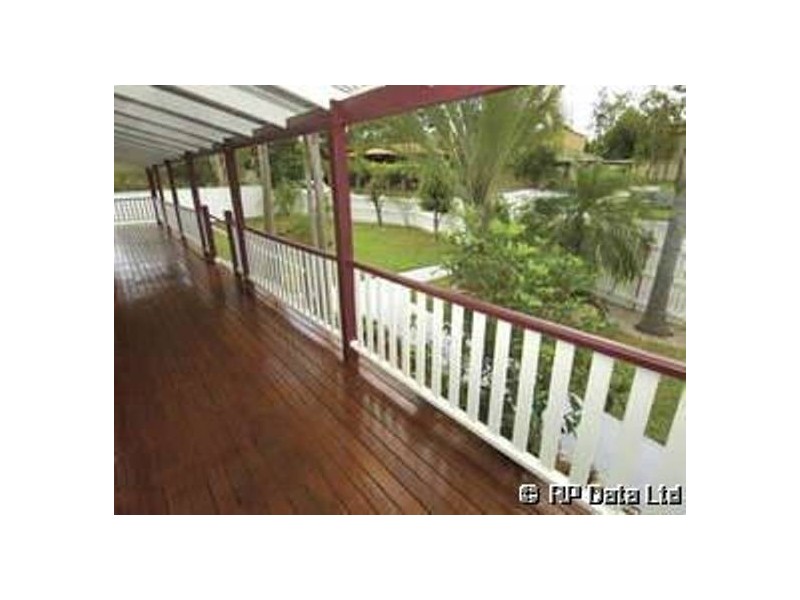 39 Warana Avenue, Southport QLD 4215