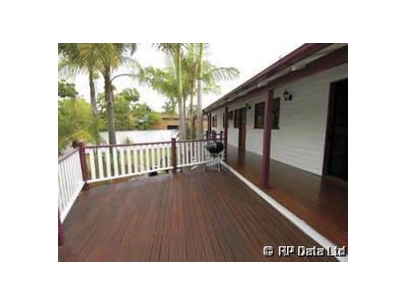 39 Warana Avenue, Southport QLD 4215