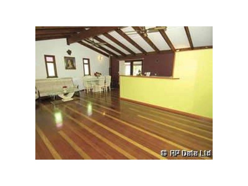 39 Warana Avenue, Southport QLD 4215