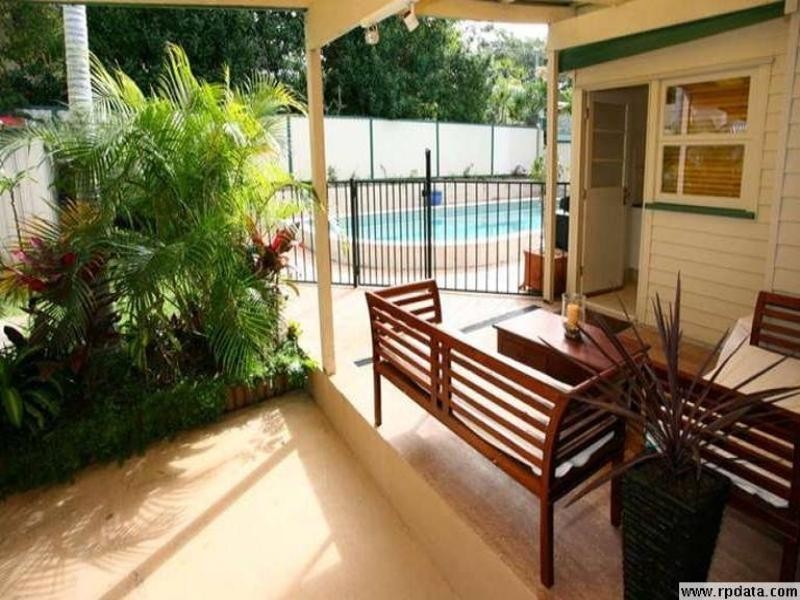 12 Geoffrey Avenue, Southport QLD 4215