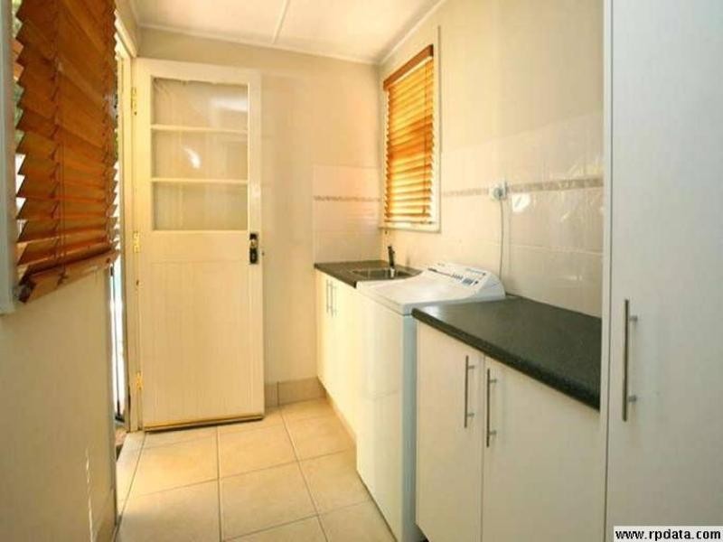 12 Geoffrey Avenue, Southport QLD 4215