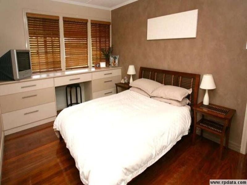 12 Geoffrey Avenue, Southport QLD 4215