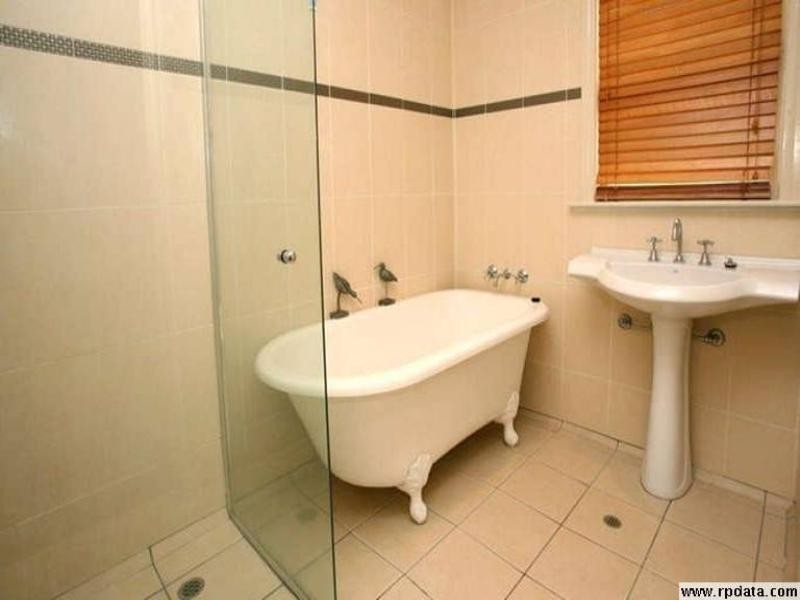 12 Geoffrey Avenue, Southport QLD 4215