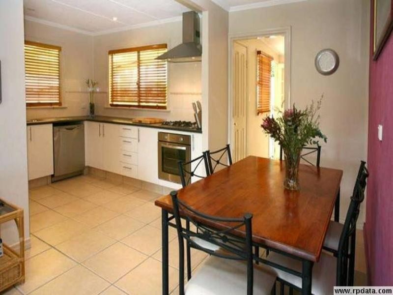 12 Geoffrey Avenue, Southport QLD 4215