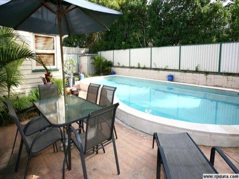 12 Geoffrey Avenue, Southport QLD 4215
