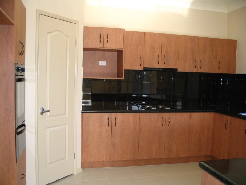 9 Marjorie Crescent, Benowa QLD 4217