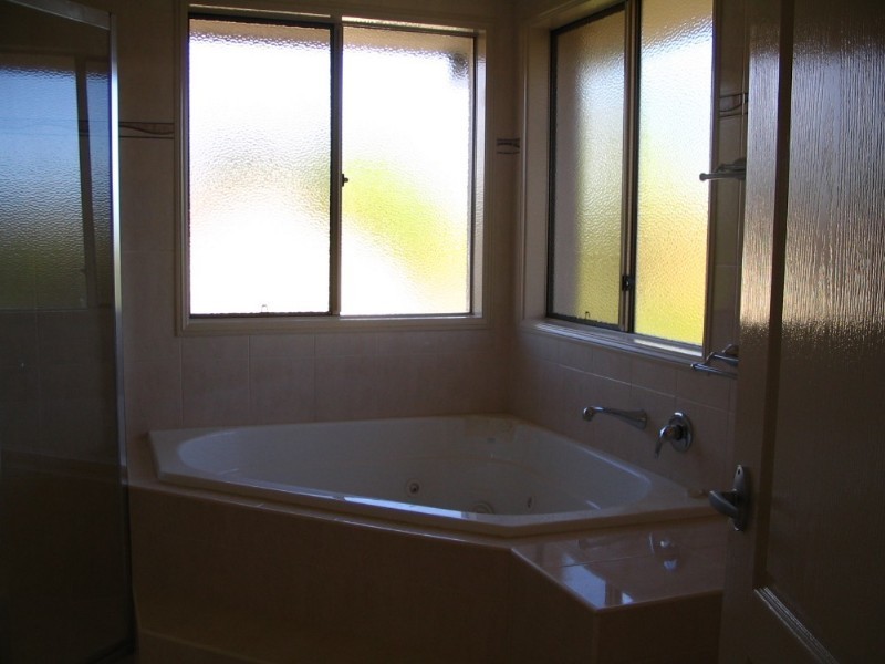 9 Marjorie Crescent, Benowa QLD 4217