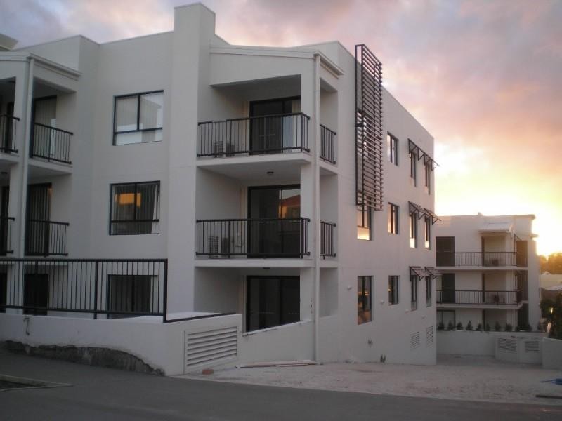 4/15-17 Lloyd Street, Southport QLD 4215