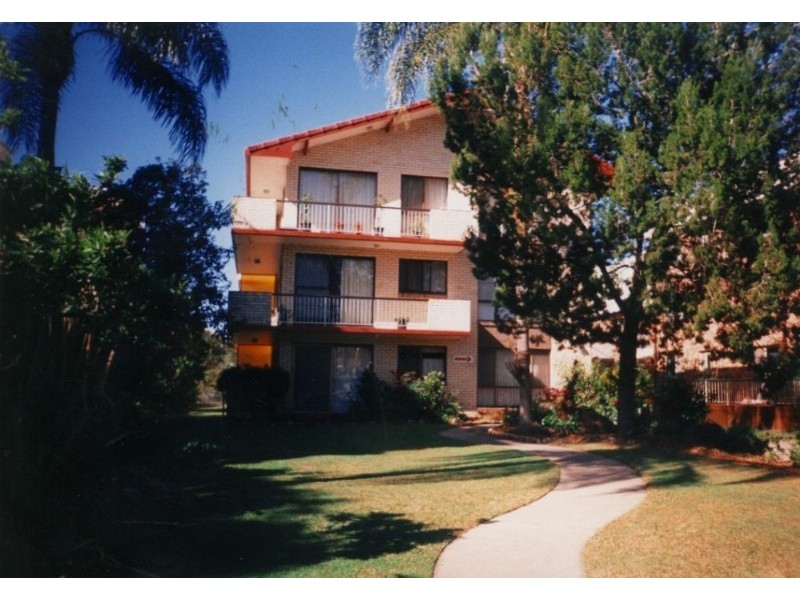 2/63 Bauer Street, Southport QLD 4215