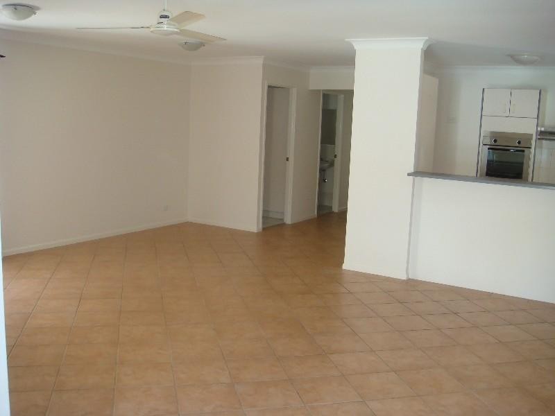 5 whitely Chase, Arundel QLD 4214
